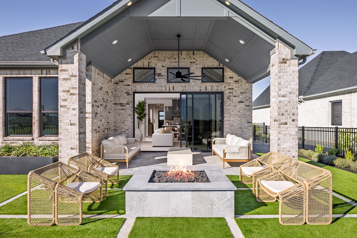 indoor-outdoor patio with fire pit and seating