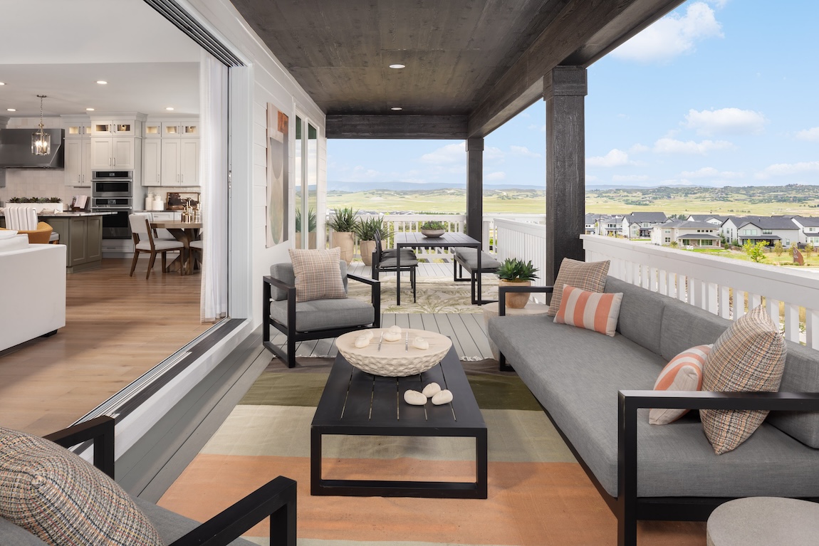 upstairs patio overlooking the mountains