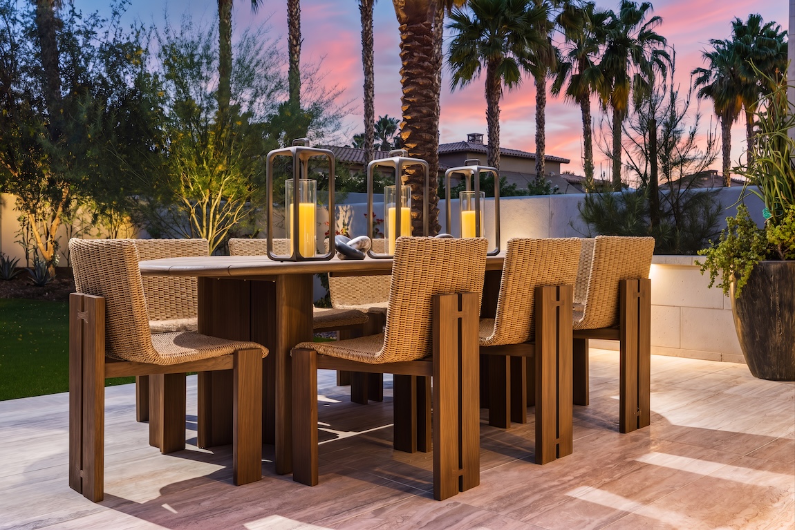 outdoor dining table