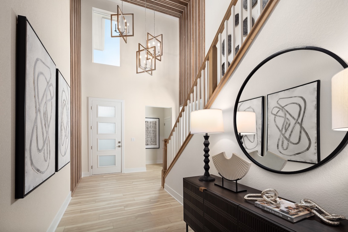 home entryway with mirror and table with lamps