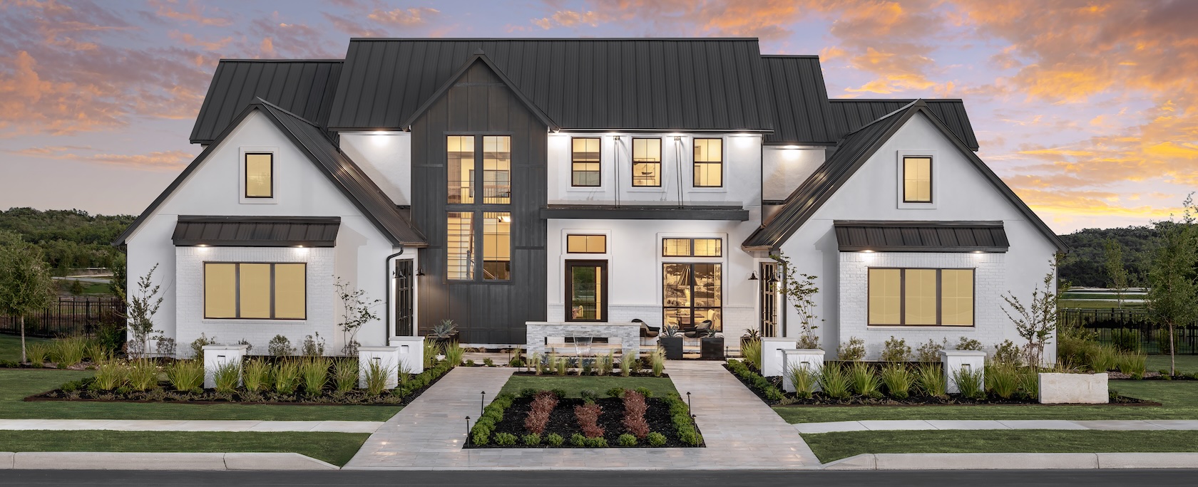 24 Beautiful Modern Farmhouse Exterior Styles featured image