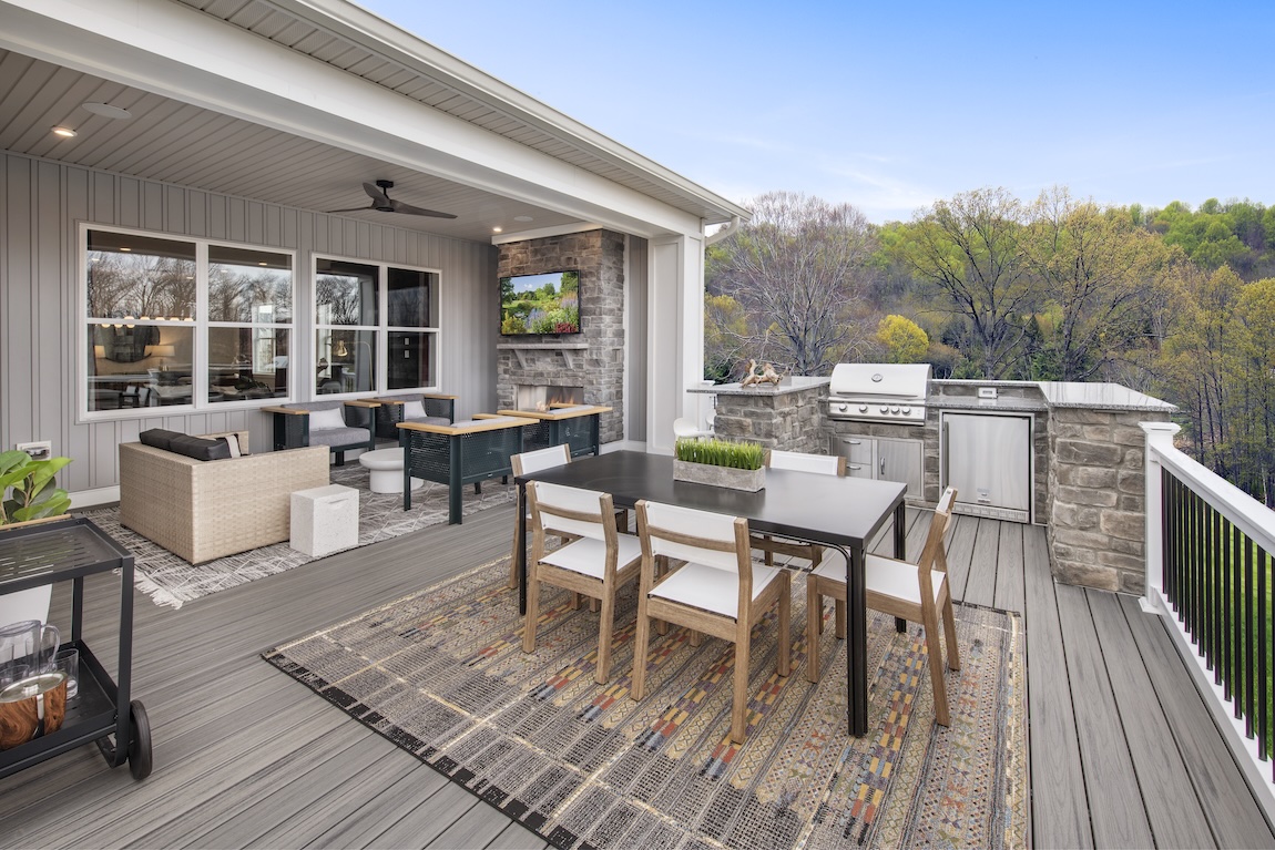 outdoor dining area on patio