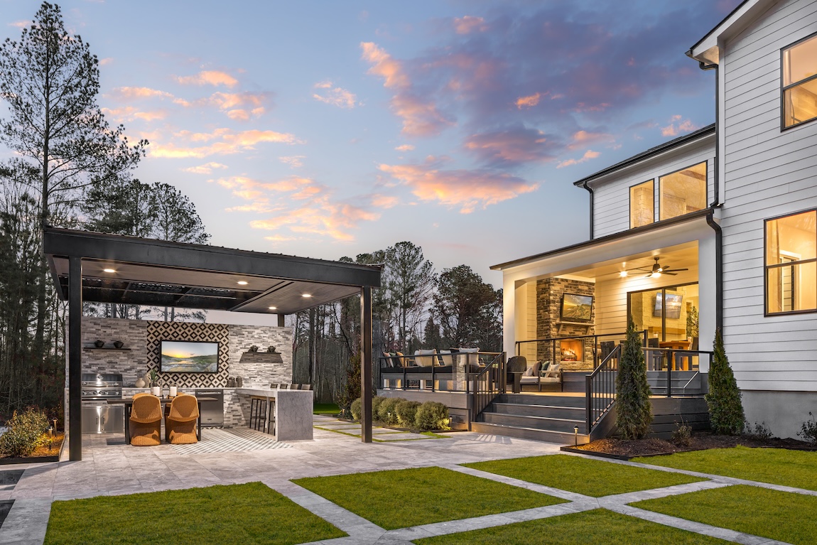 outdoor pergola with seating