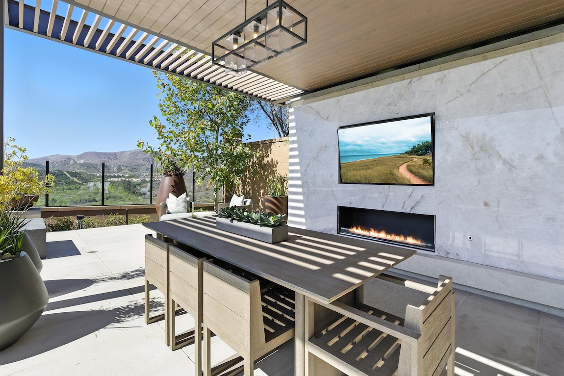 outdoor dining space