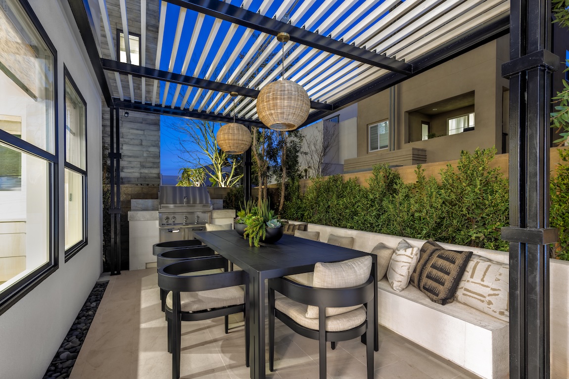 luxe barbecue design with pergola and black-accented furniture