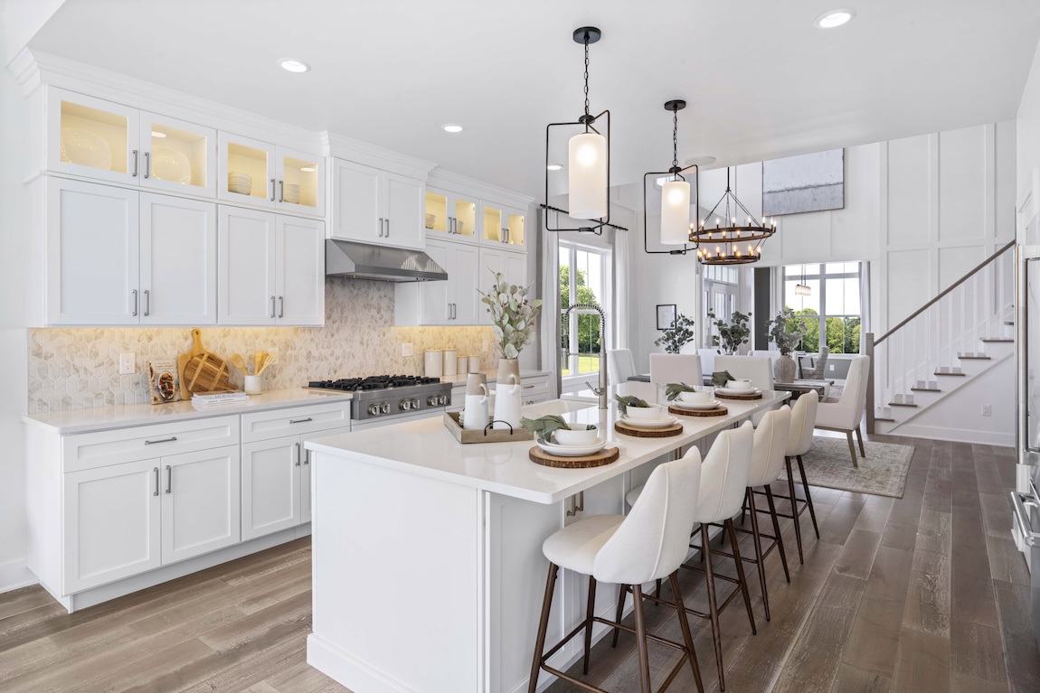 white modern farmhouse kitchen
