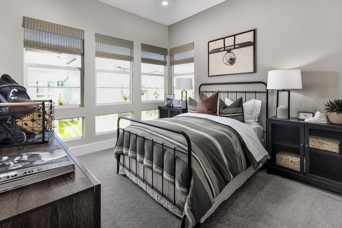 kids bedroom with basketball wall art and bin to place sports equipment