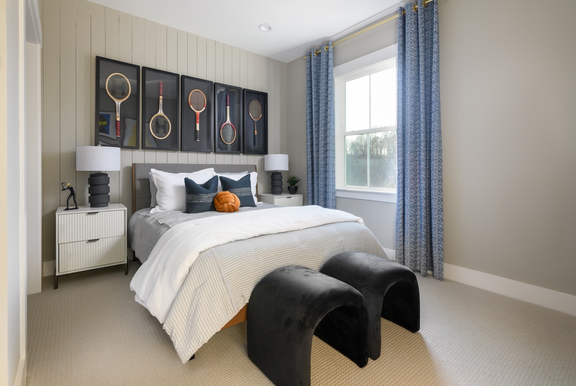 sports-themed bedroom featuring framed tennis rackets 