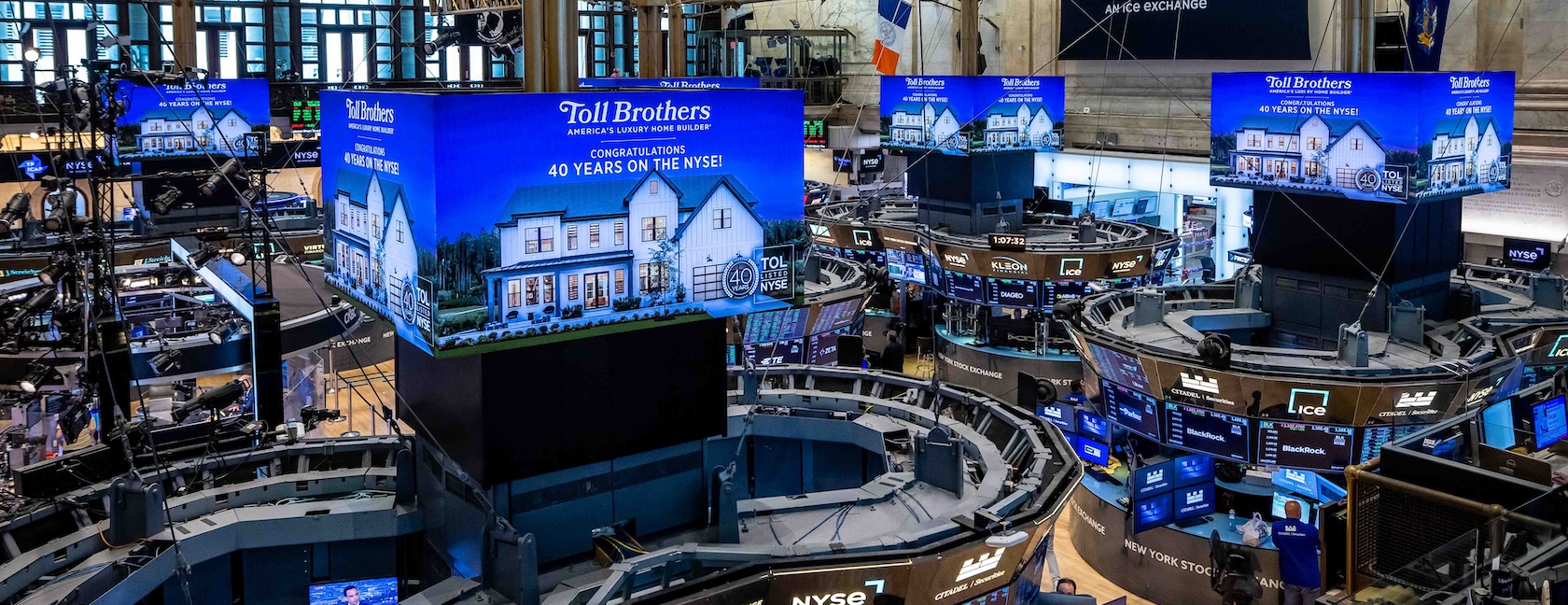 Toll Brothers Celebrates 40 Years as a Public Company on the NYSE featured image