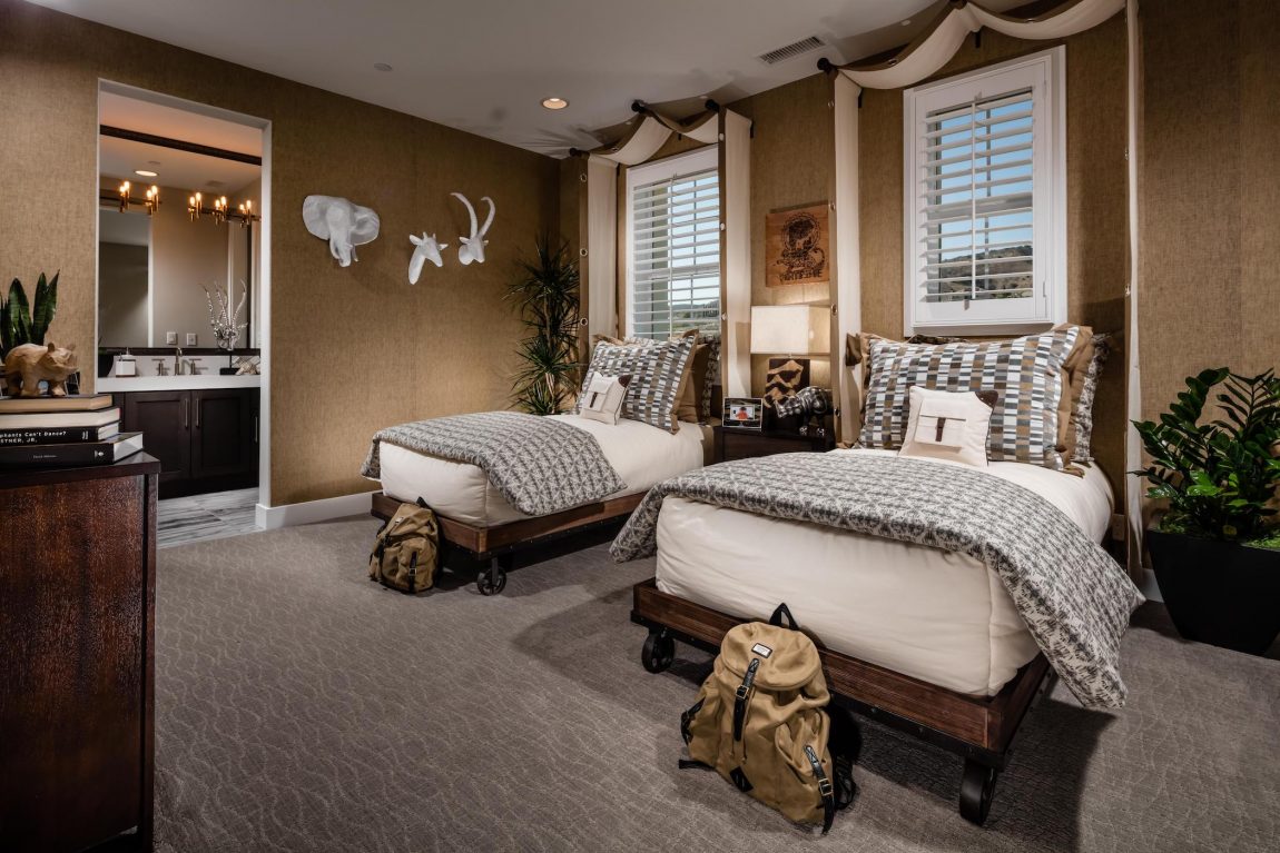 Kids bedroom featuring Earth tones and adventurous theme.