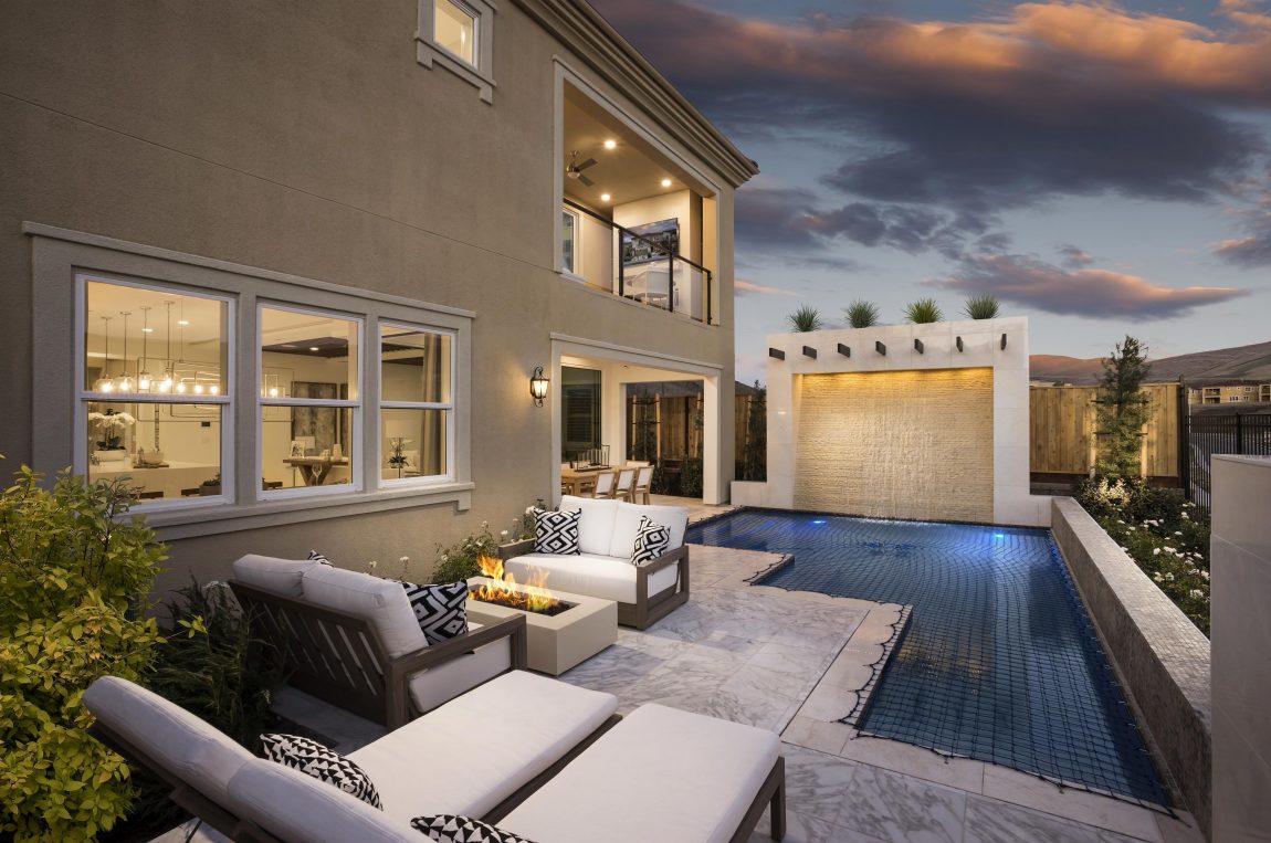 Luxury home outdoor pool lighting