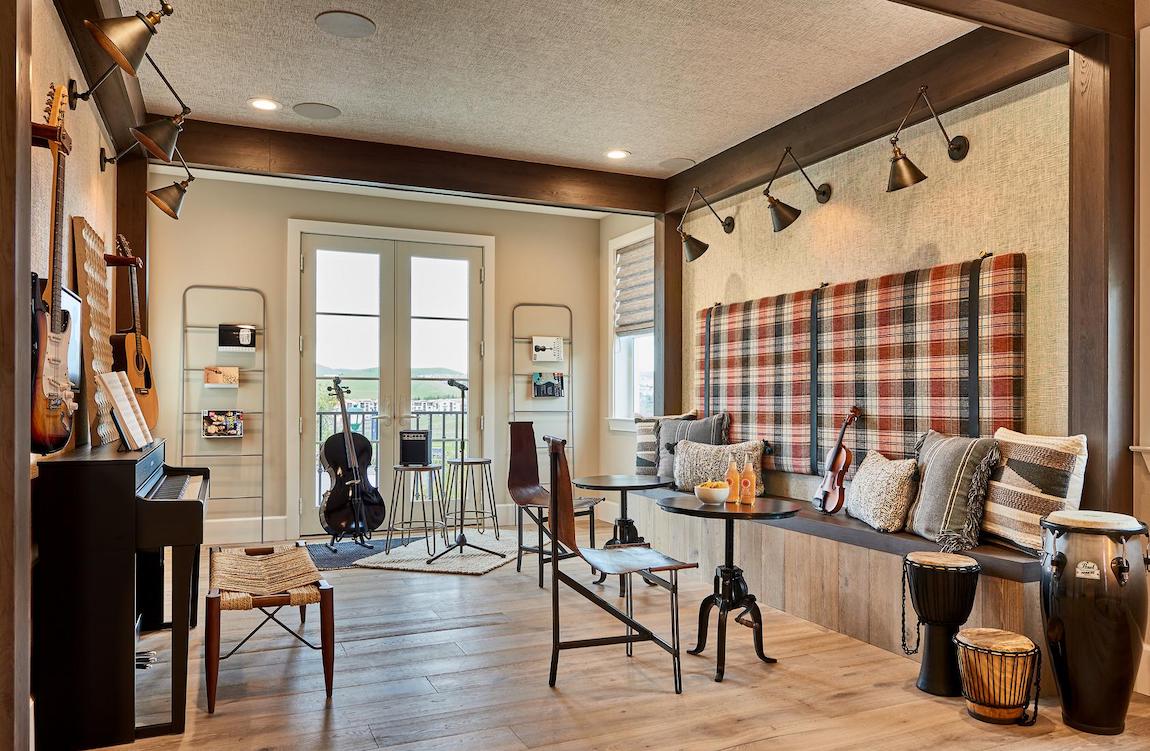 Wonderful flex space featuring many instruments and smart, next-gen music technology