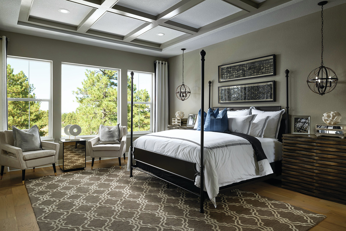 Ceiling with wooden beams in a grid, bed with geometric carpet and grey paint