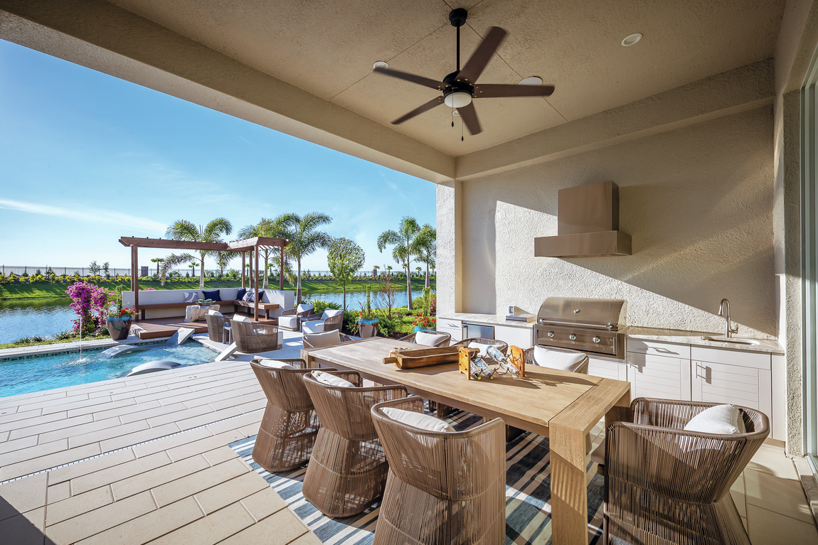 Florida outdoor patio with ceiling