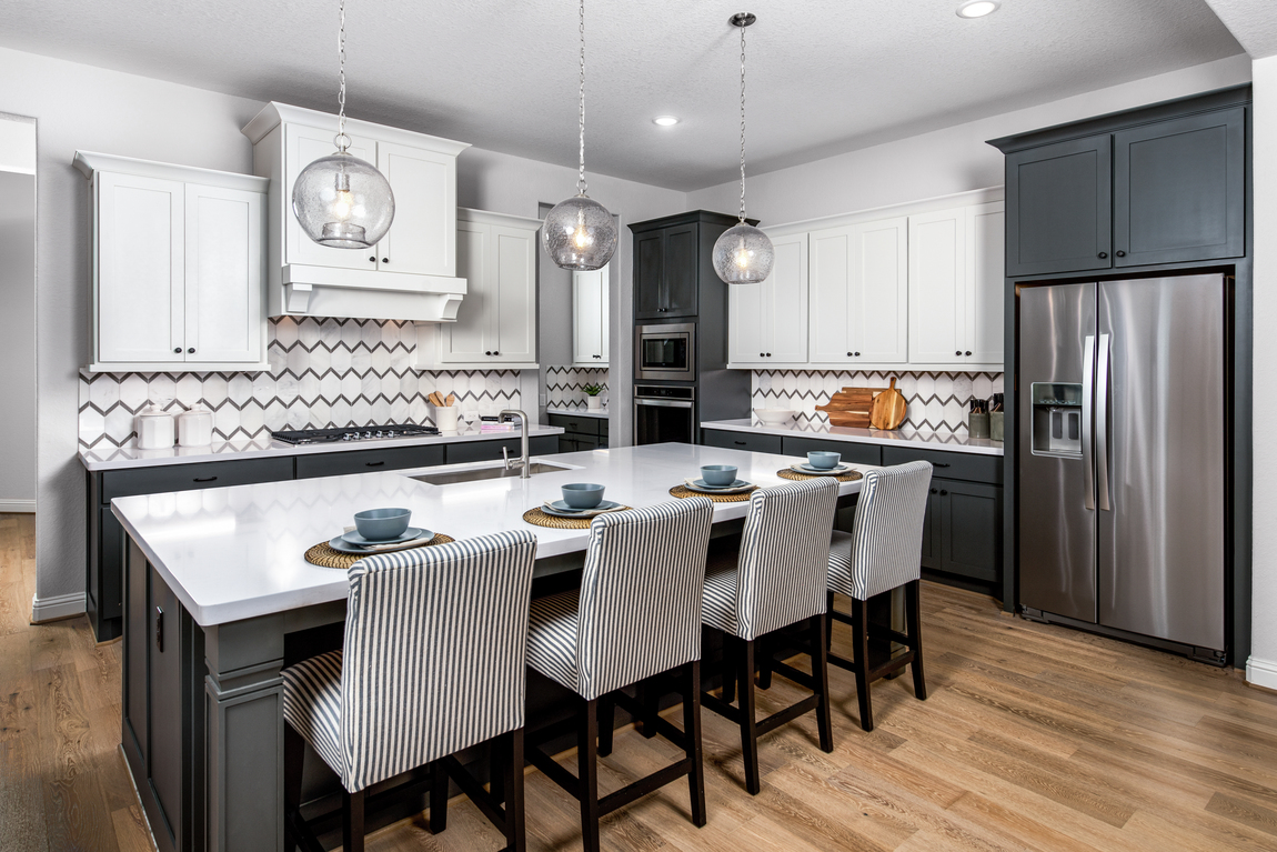 Kitchen with patterned backsplash