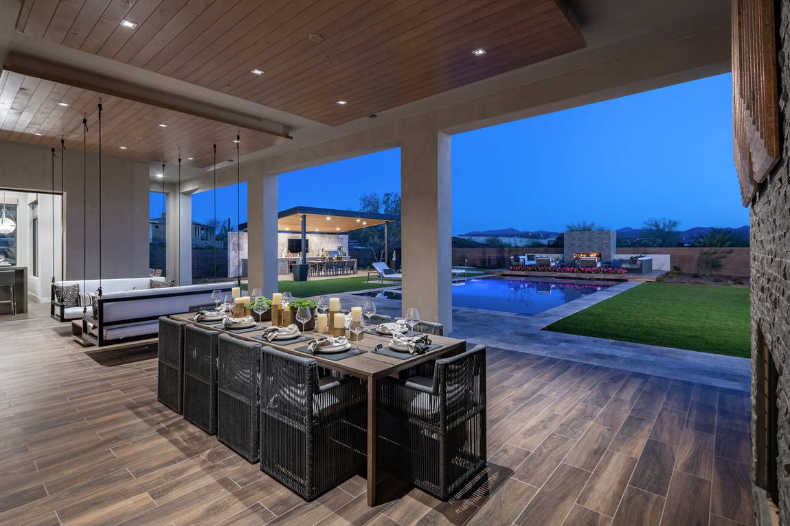 Arizona outdoor patio with dining table