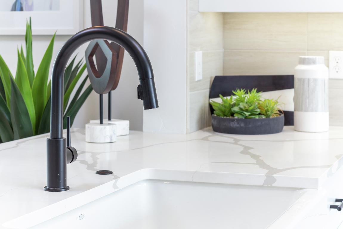 Luxe modern sink with sleek design