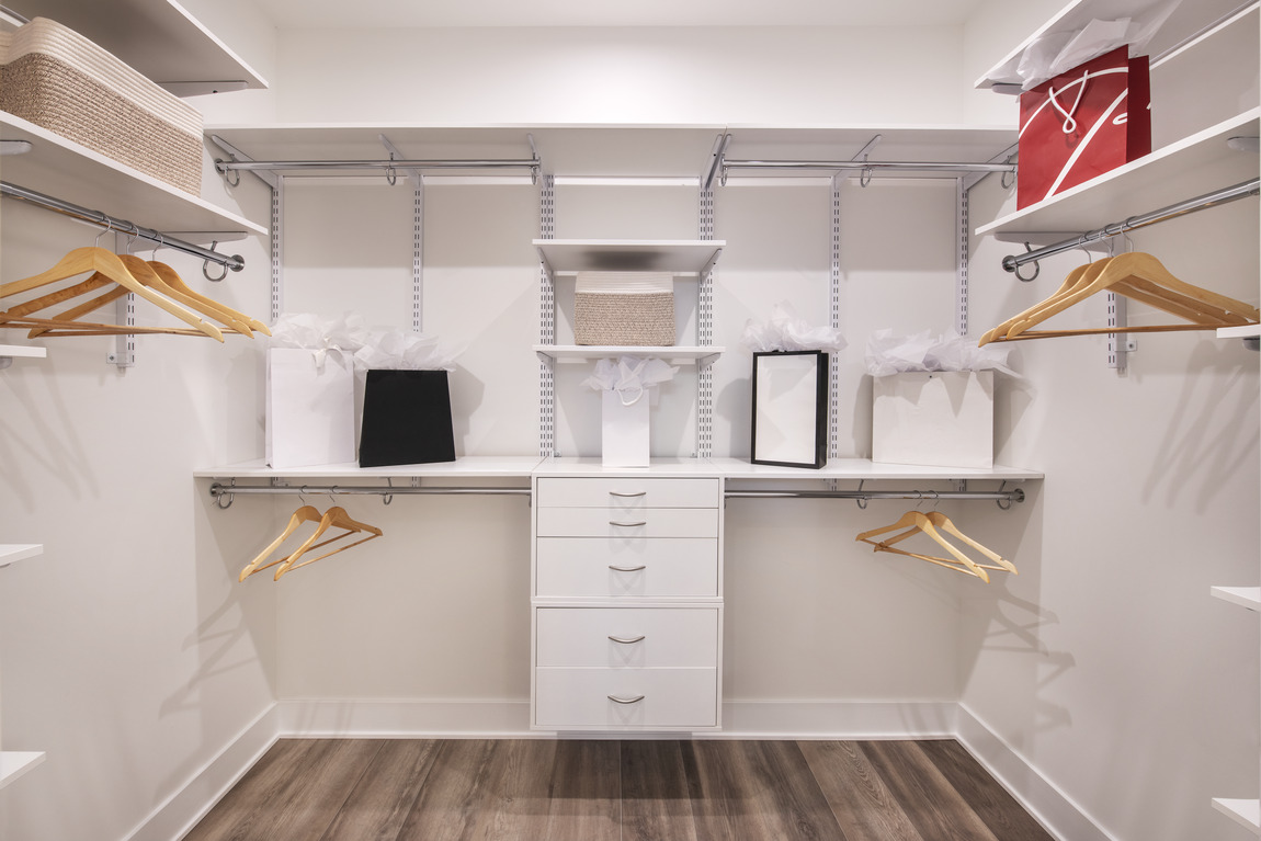 Dual primary bedroom closet