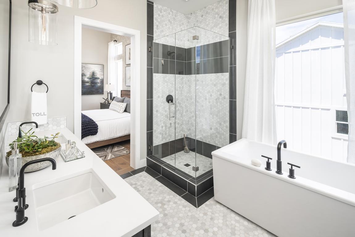 bathroom featuring mosaic backsplash