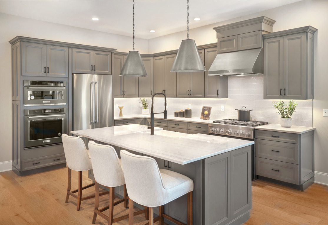 Modern kitchen with neutral backsplash