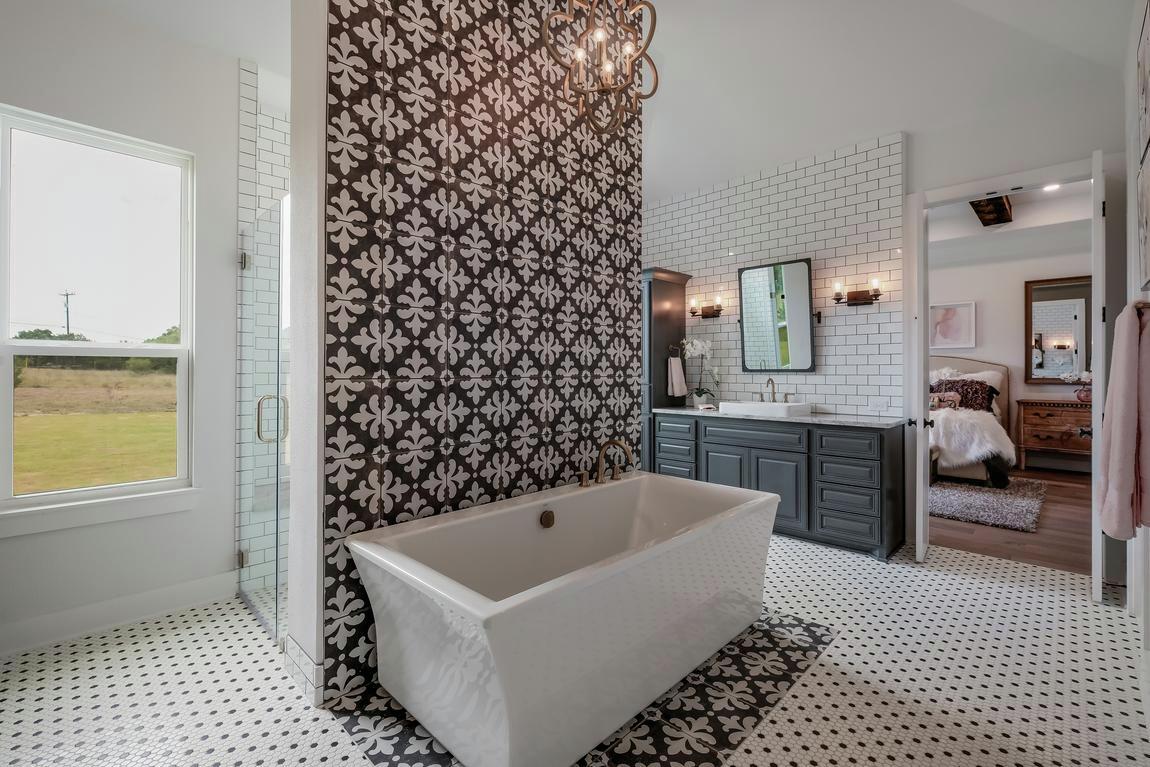 luxe bathroom design highlighted by eye-catching accent wall